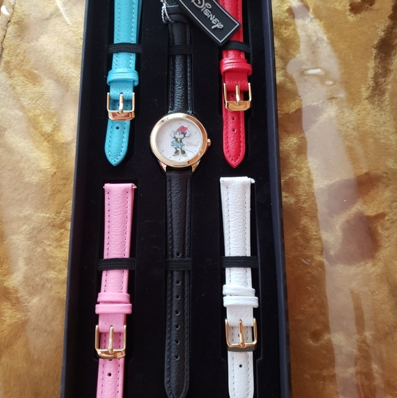 Nwt brand new Disney watch Minnie gold tone